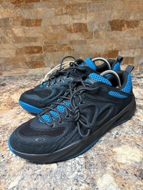 Oakley Strike Black / Blue Size 10